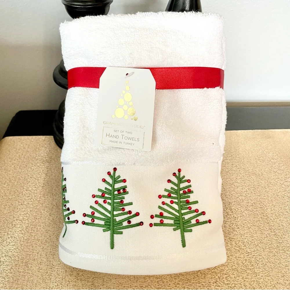 NWT SET OF 2 Jeweled Christmas Tree Hand Towels